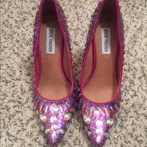 Glitter studded Pump